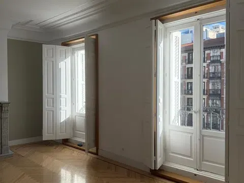 Flat / apartment in Jerónimos, Madrid