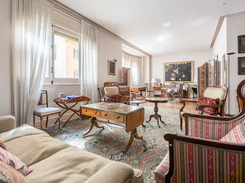 Flat / apartment in Paseo del General Martínez Campos, Almagro, Madrid